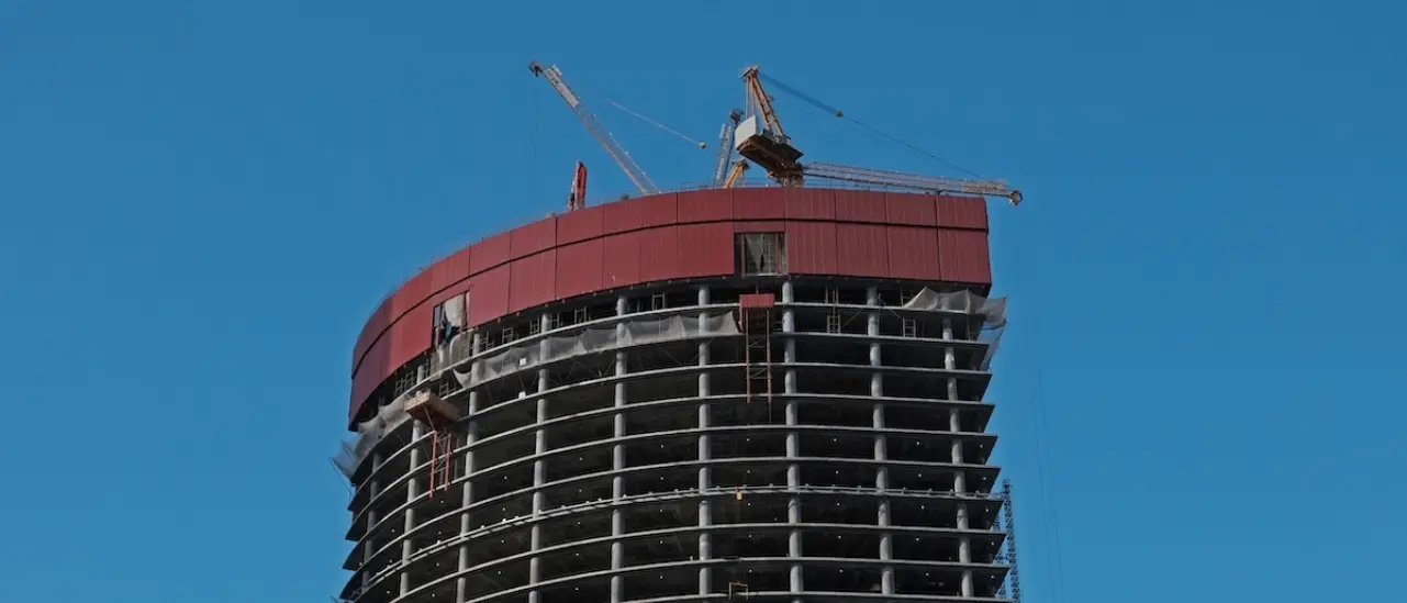 El arte de disenar fachadas con panel tipo sandwich de Metecno