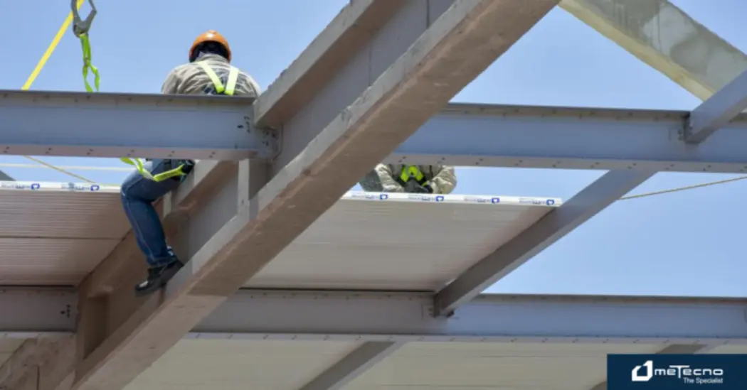 INSTALACIÓ N PANELES METECNO 700x366 1