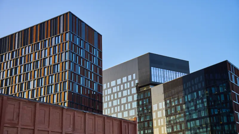 Panel sandwich fachadas comerciales modernas